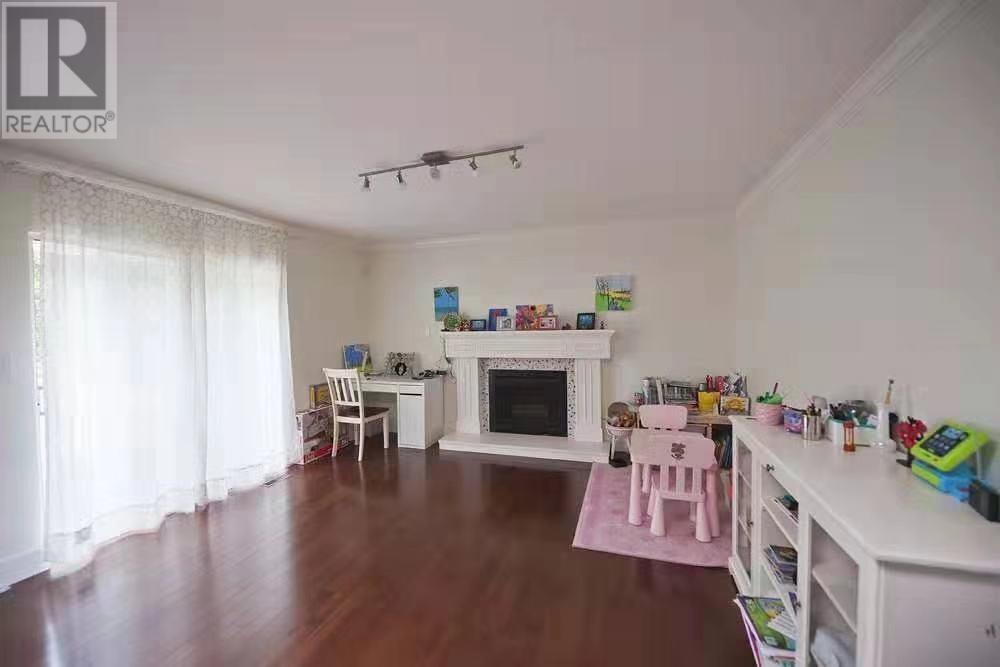 2655 Delahaye Drive Property Photo 6