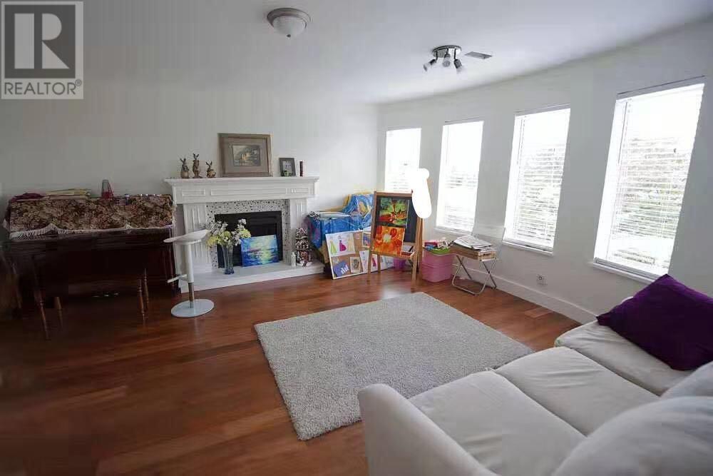 2655 Delahaye Drive Property Photo 9