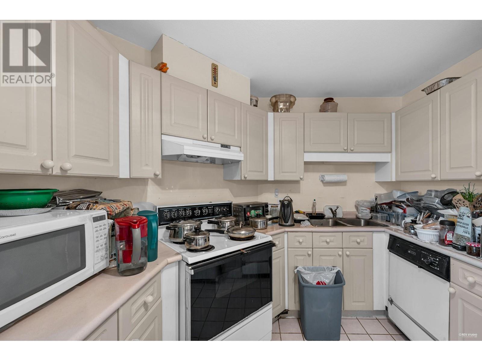 401 7011 Blundell Road Property Photo 11