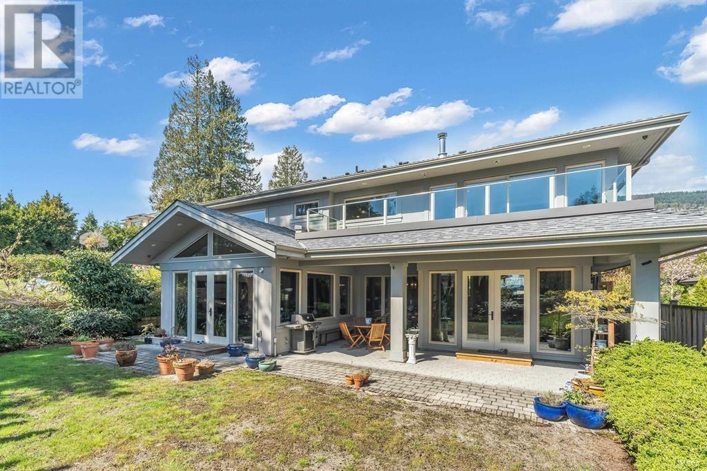 2566 Marine Drive Property Photo 1
