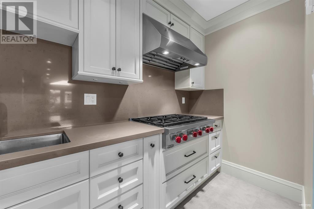 2566 Marine Drive Property Photo 8