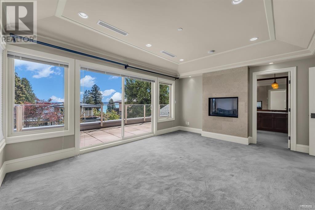2566 Marine Drive Property Photo 10