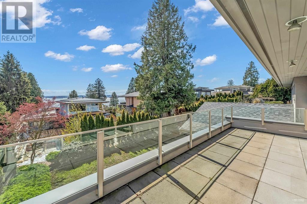 2566 Marine Drive Property Photo 14