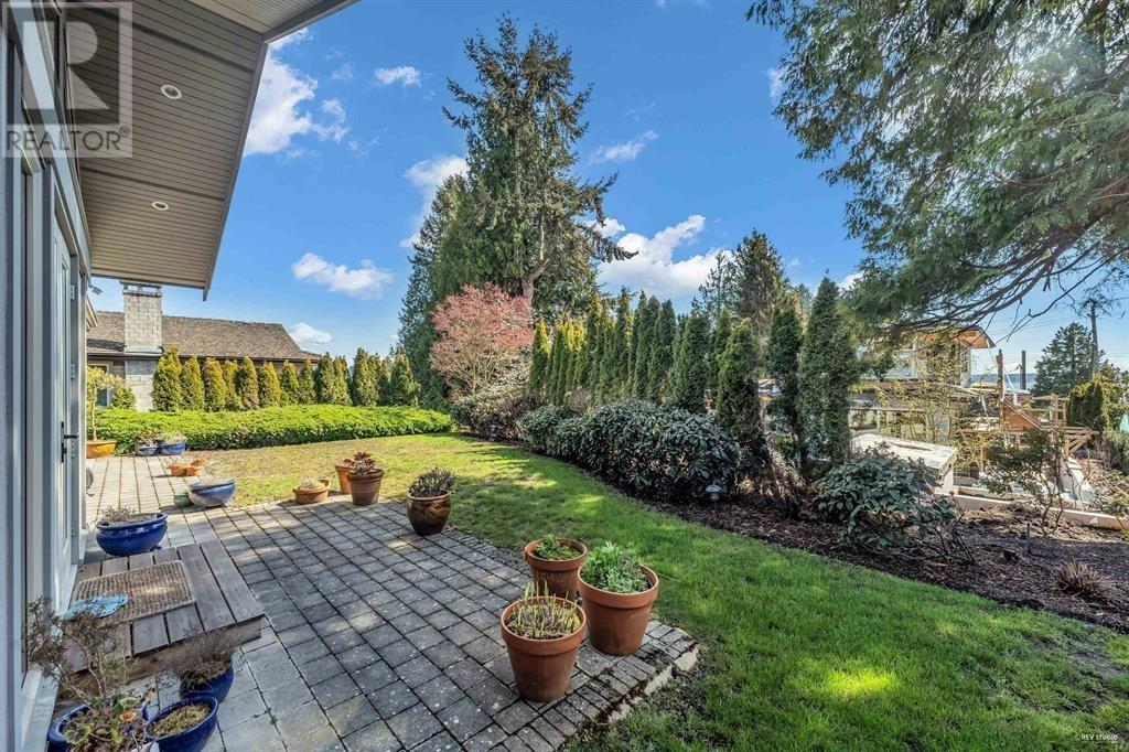 2566 Marine Drive Property Photo 15