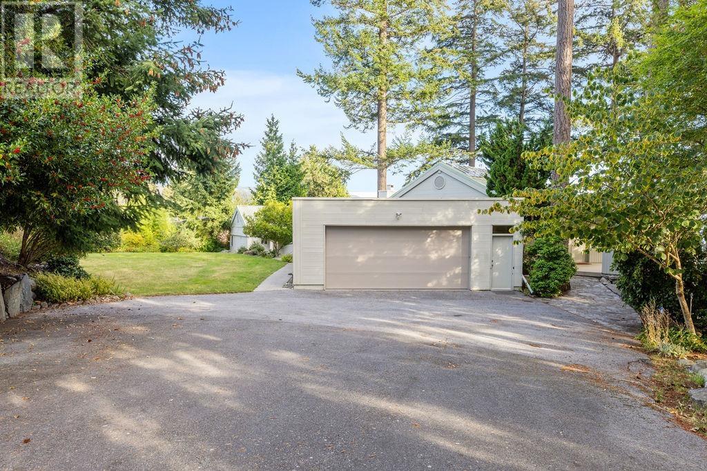 12416 Whitestone Road Property Photo 6