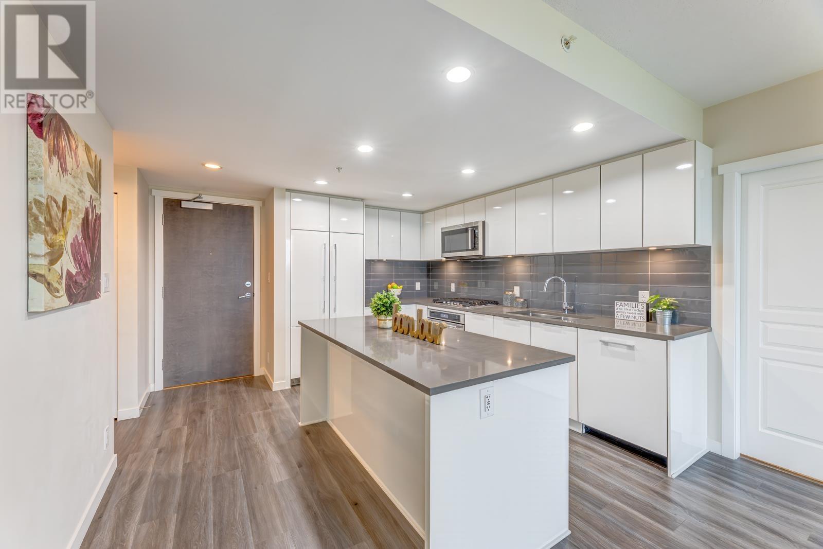 1605 3096 Windsor Gate Property Photo 5