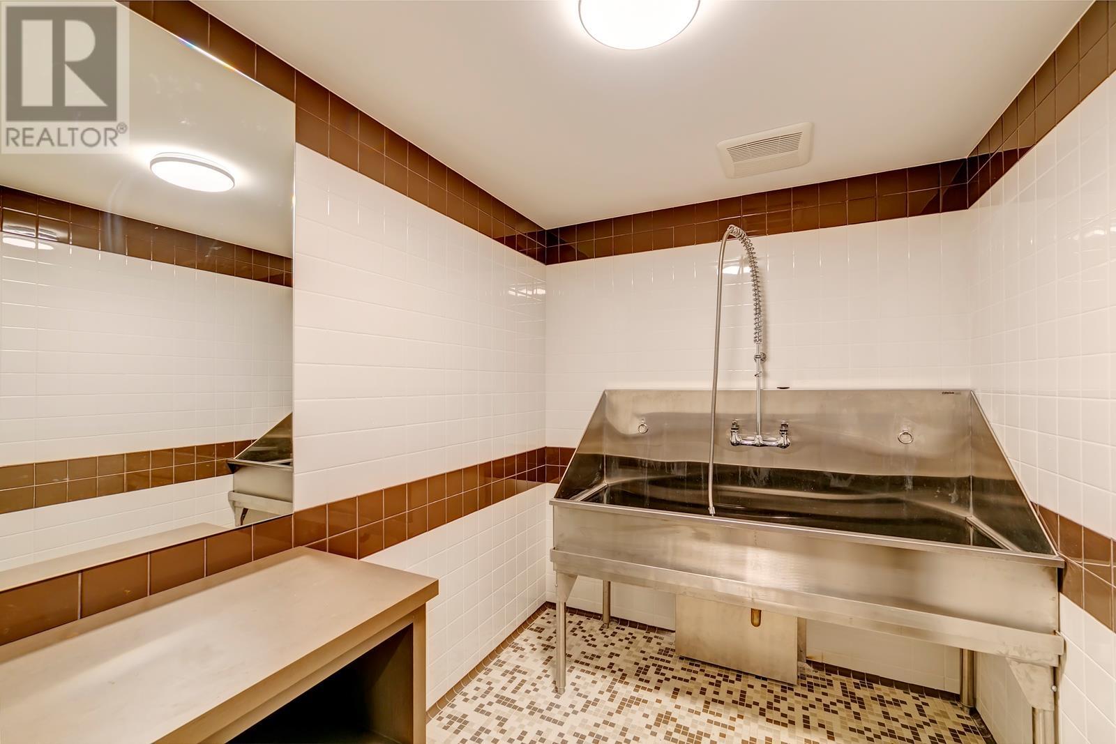 1605 3096 Windsor Gate Property Photo 23