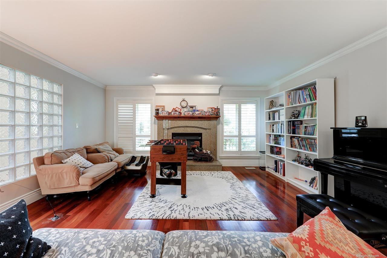 3382 155 Street Property Photo 4