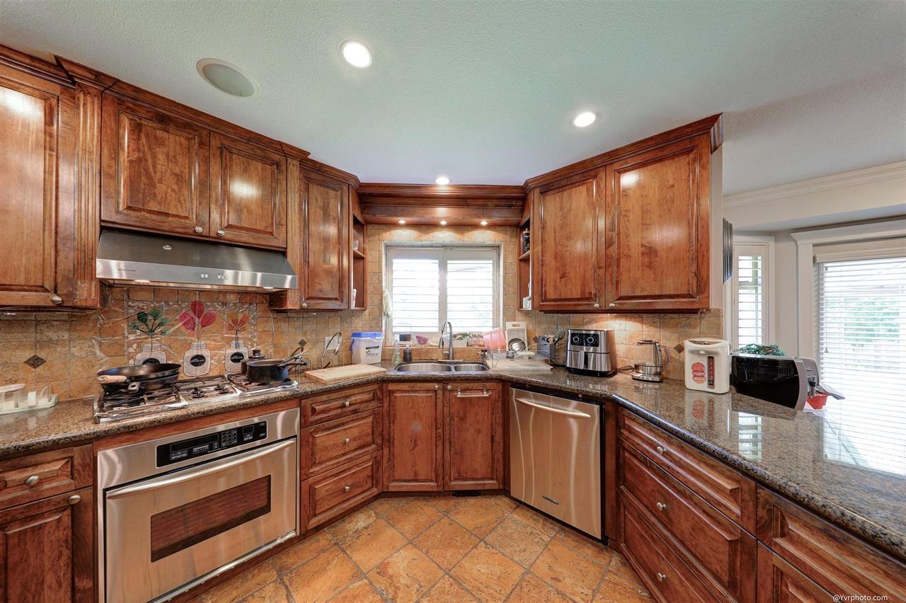 3382 155 Street Property Photo 12