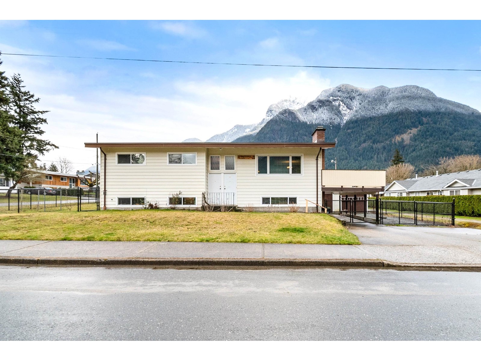 550 Coquihalla Street, Hope Property Photo