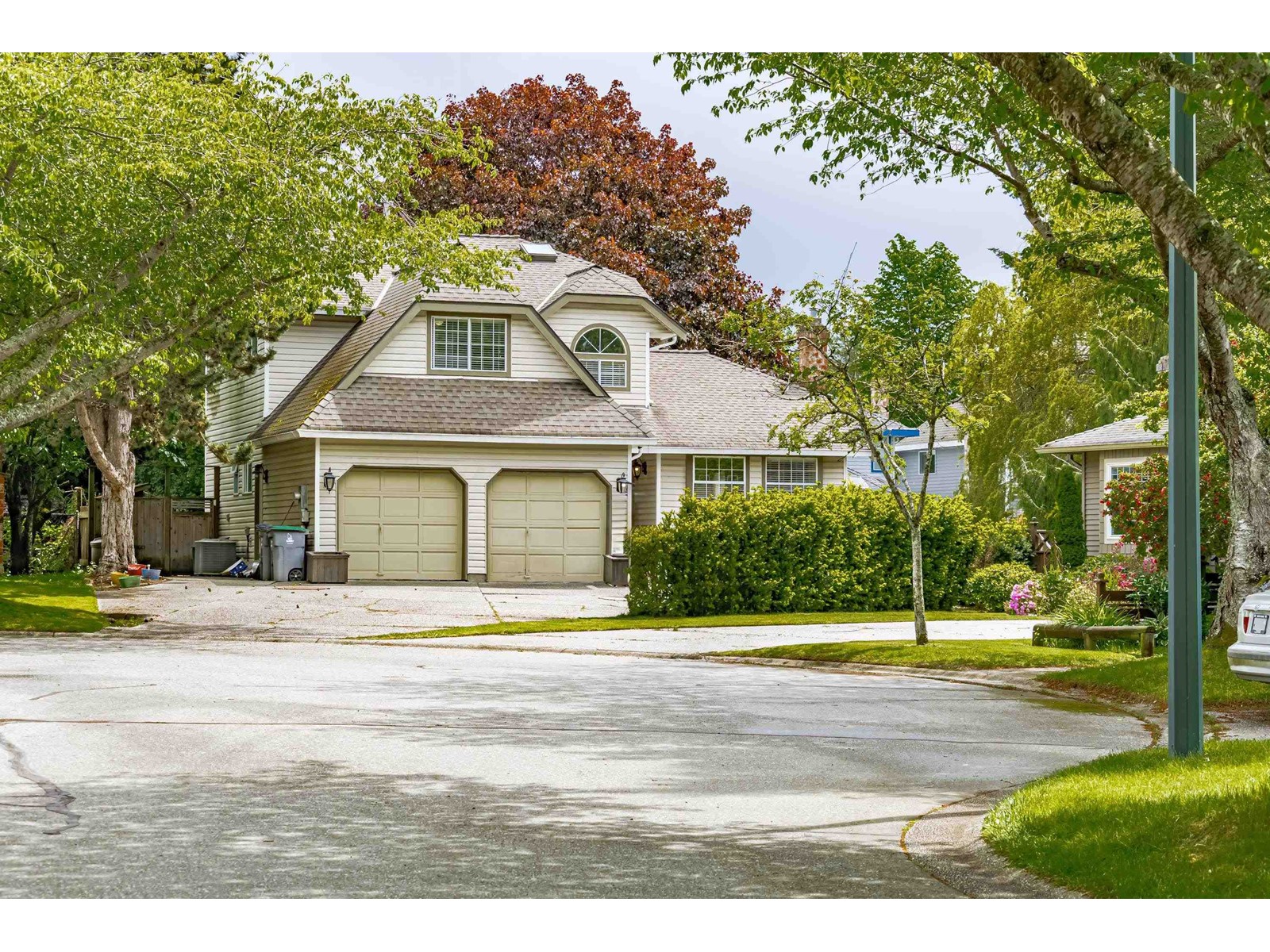12982 19 Avenue Property Photo