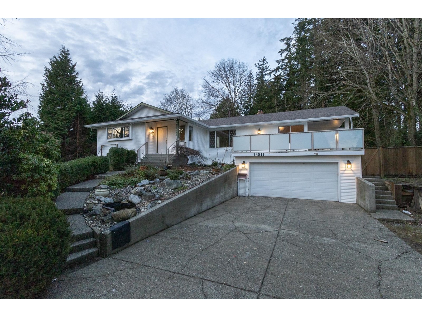 13811 17 Avenue Property Photo