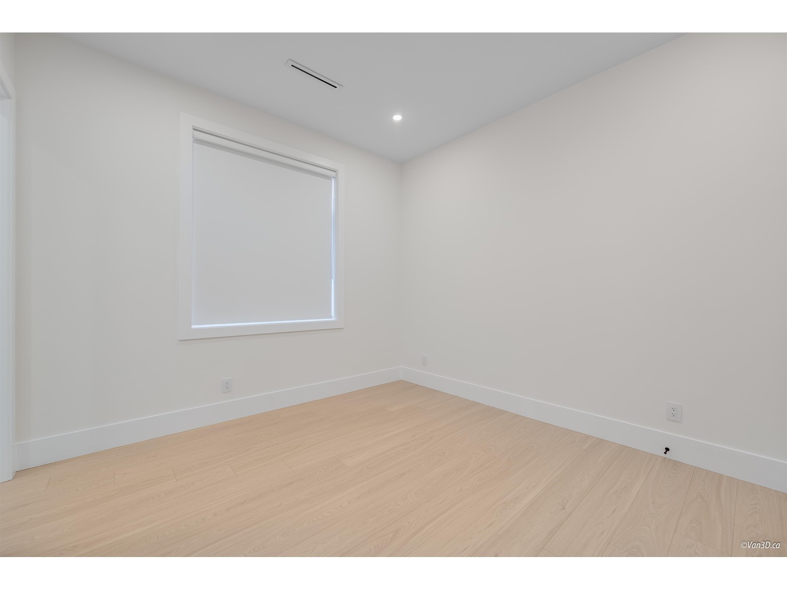 20243 27 Avenue Property Photo 13