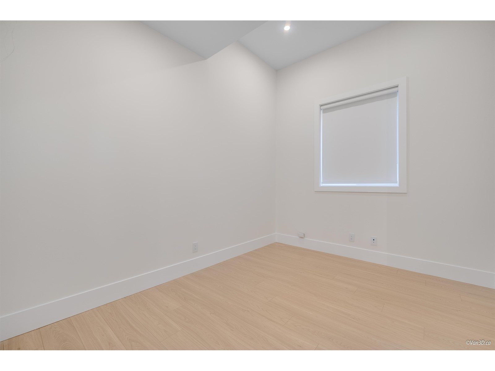 20243 27 Avenue Property Photo 15