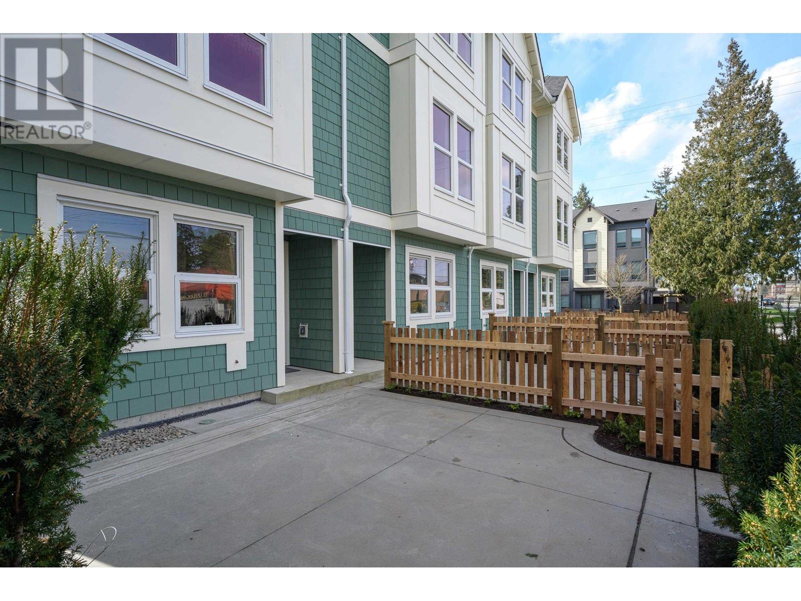 1 4788 54a Street Property Photo 2
