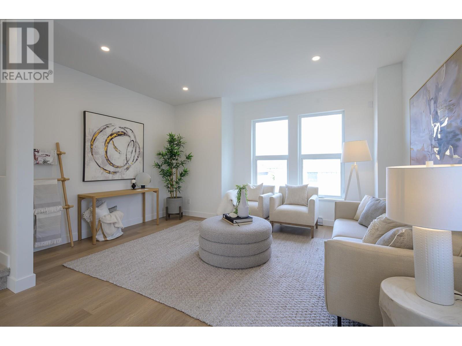 1 4788 54a Street Property Photo 3