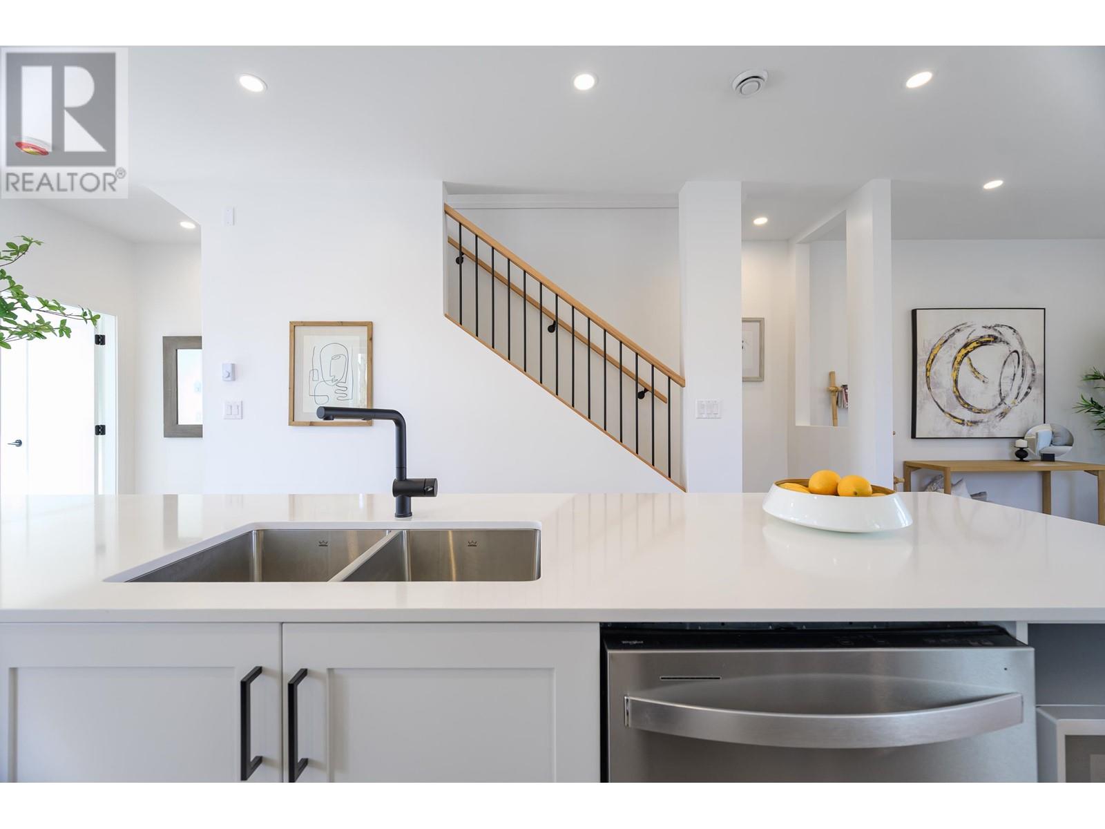 1 4788 54a Street Property Photo 18