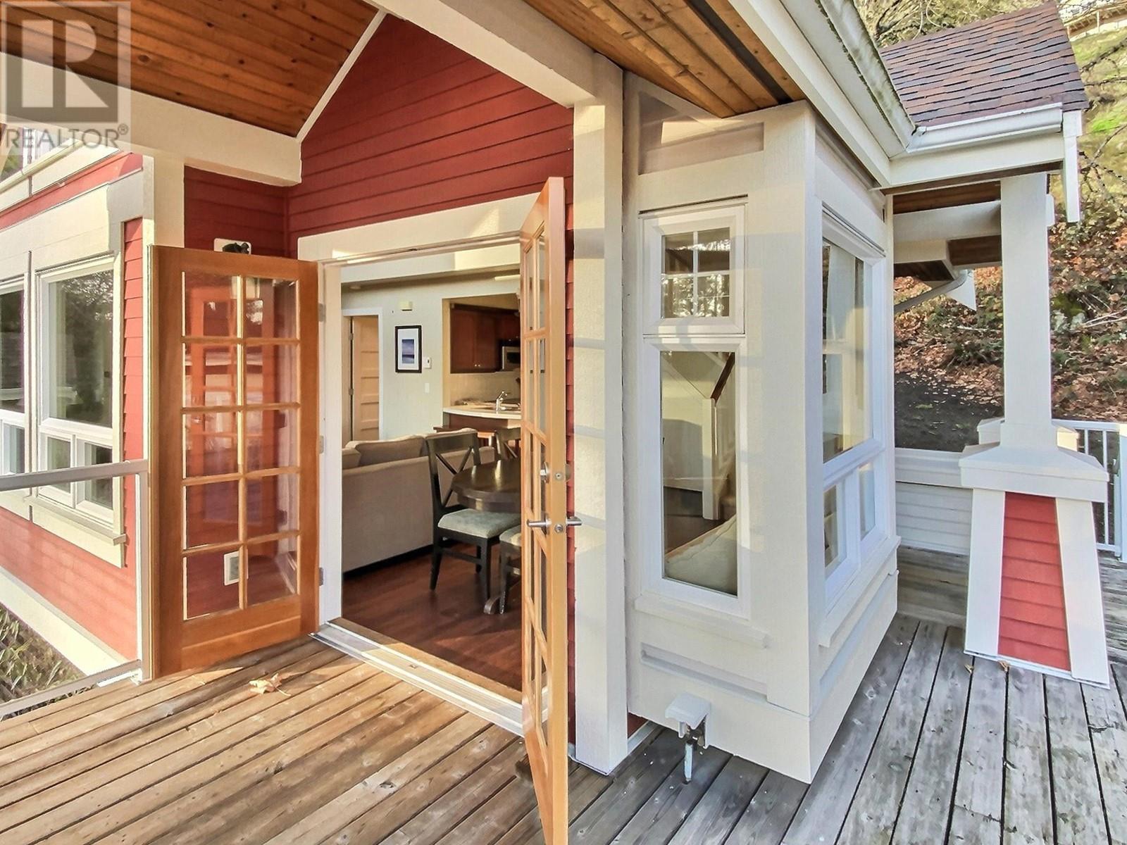 21D 2315 MACKINNON ROAD Property Photo 1
