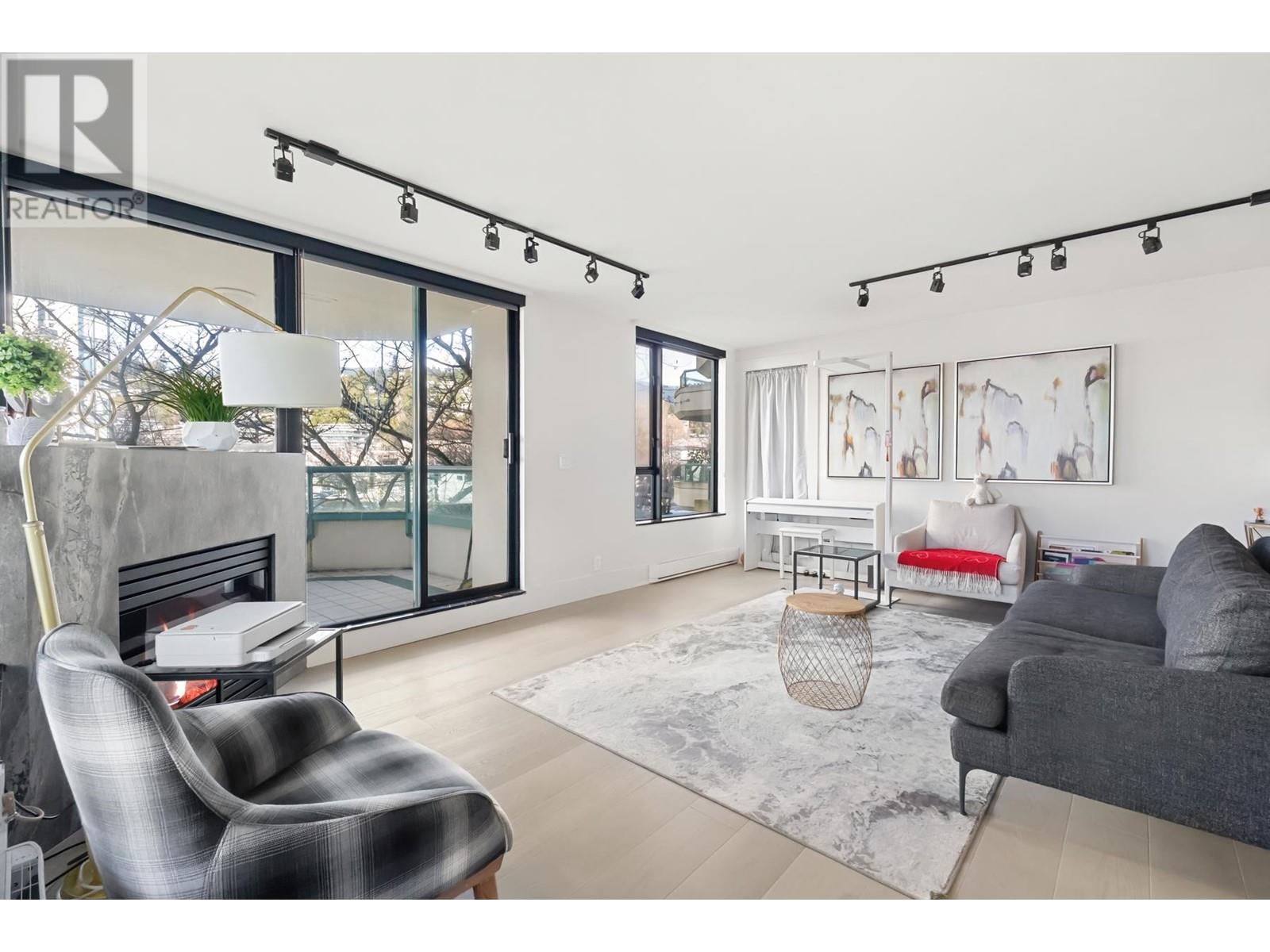 3d 328 Taylor Way Property Photo 1