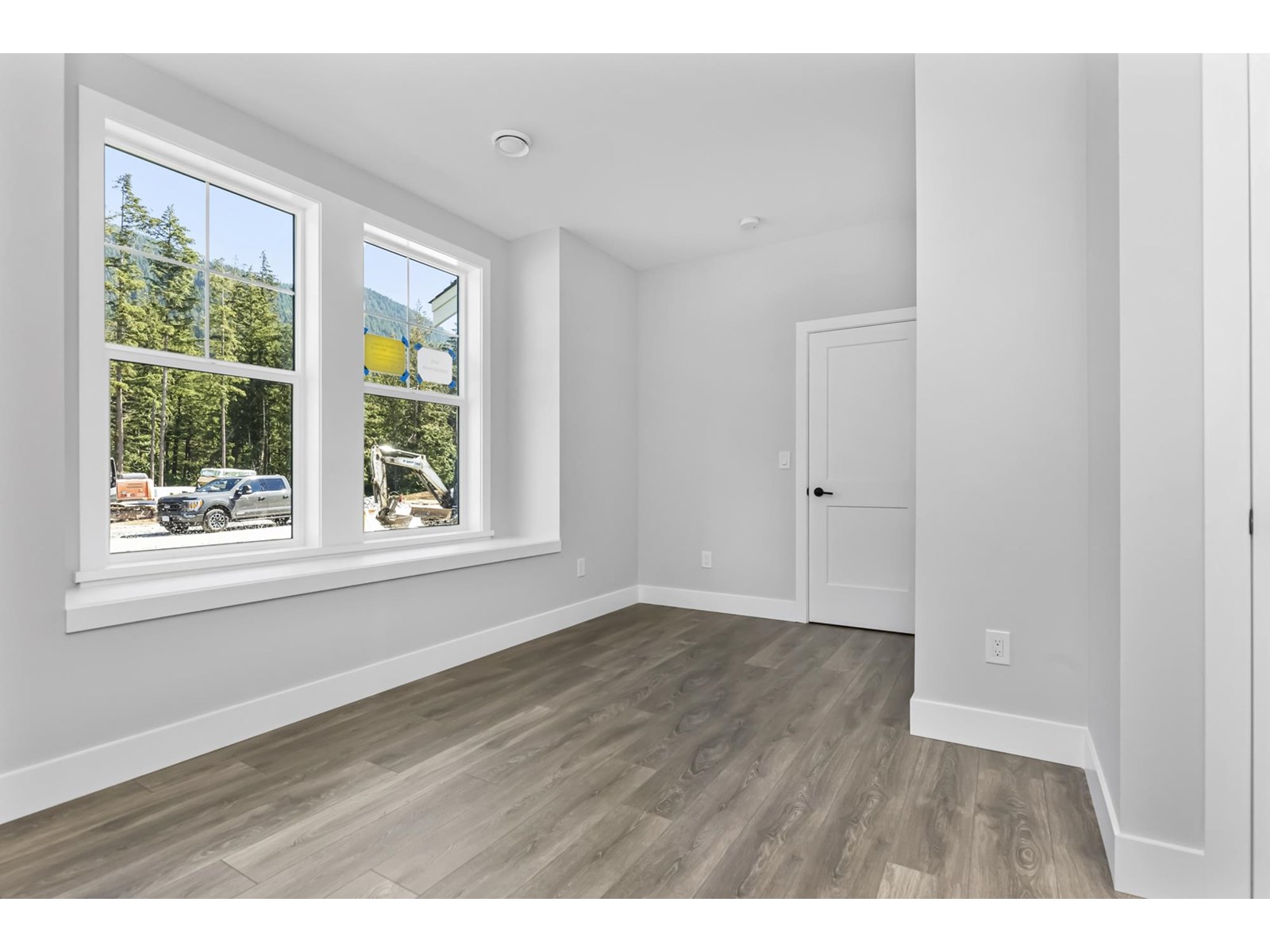 1949 Sparrow Hawk Place, Mt Woodside Property Photo 4