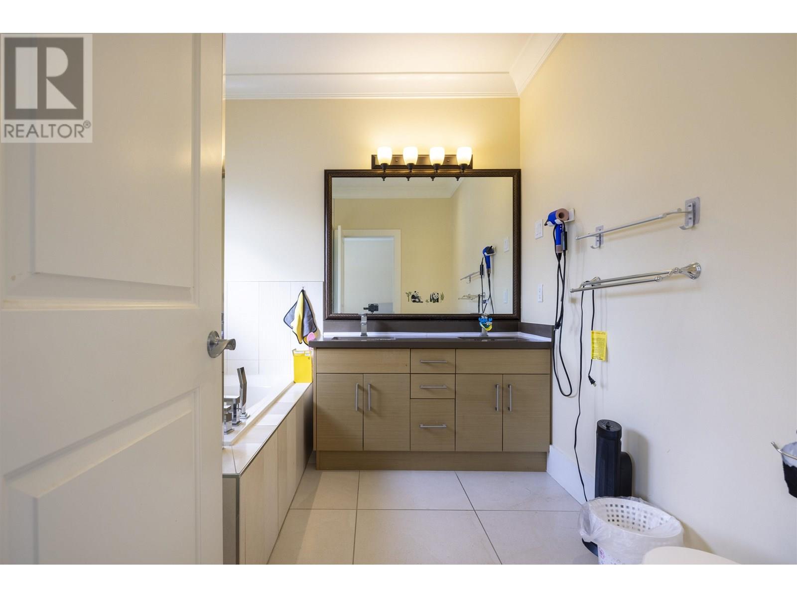 10511 No.1 Road Property Photo 16