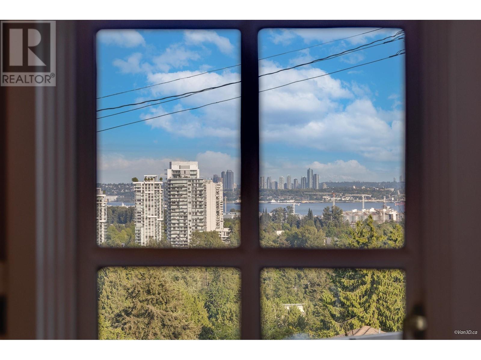 825 8th Street Property Photo 3