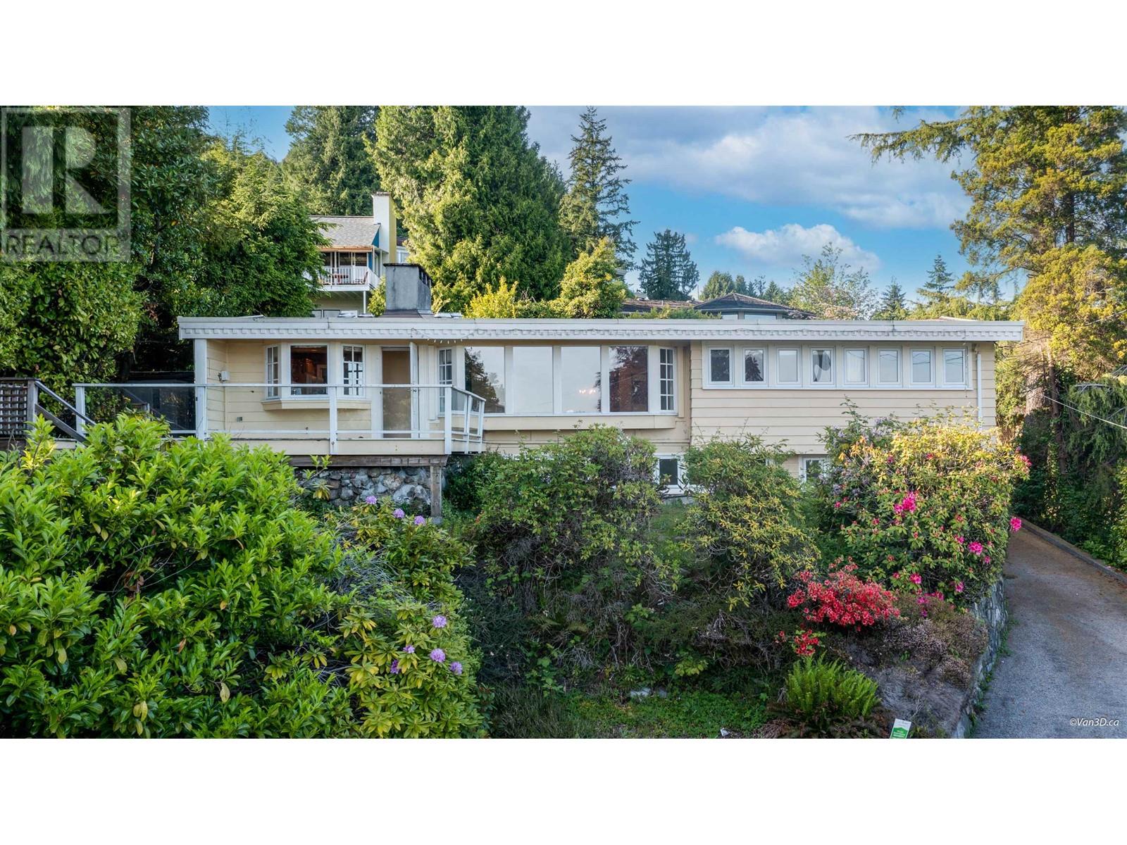 825 8th Street Property Photo 7