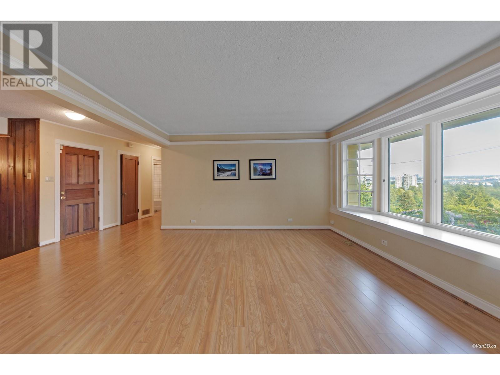 825 8th Street Property Photo 10