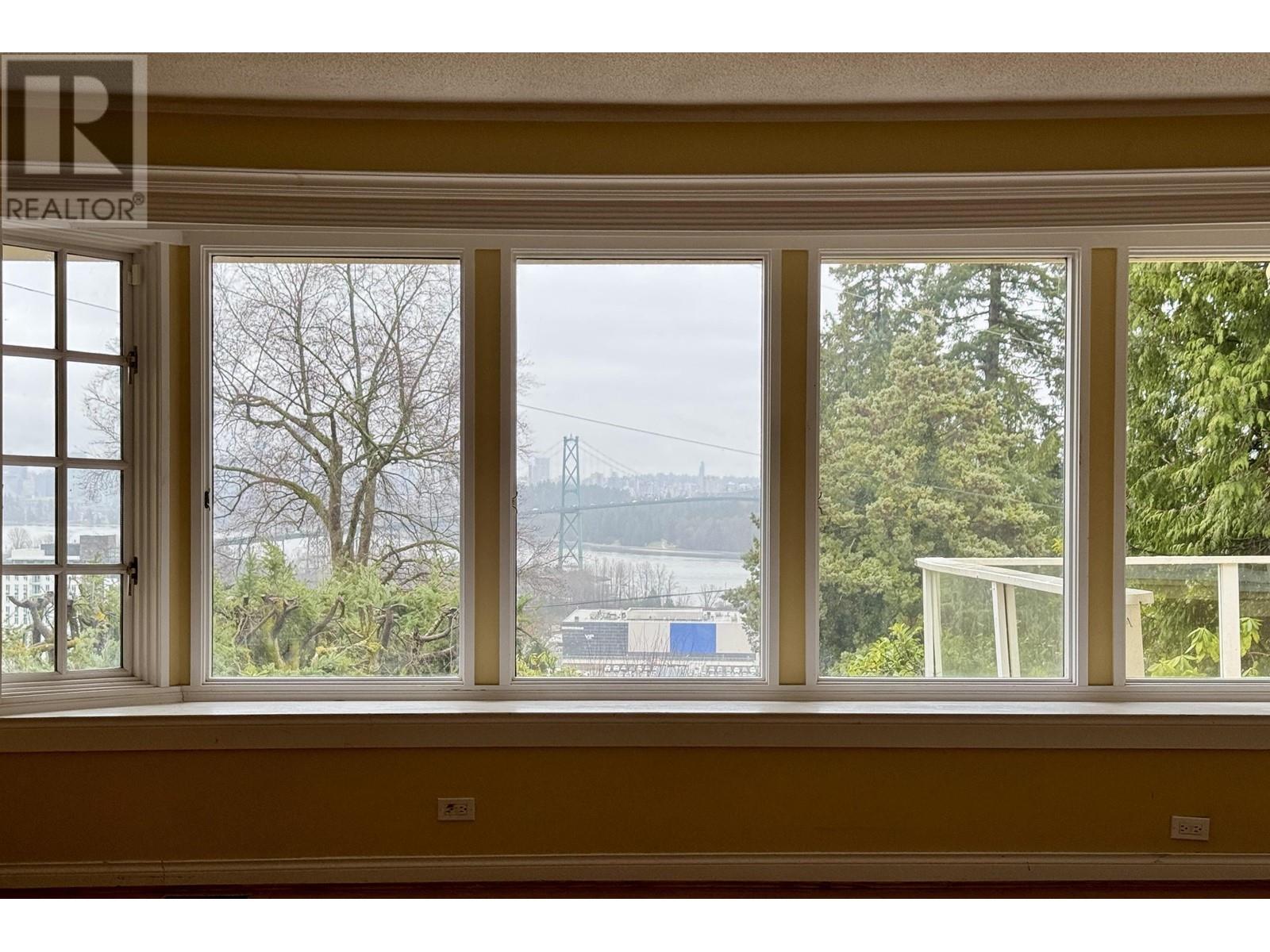 825 8th Street Property Photo 12