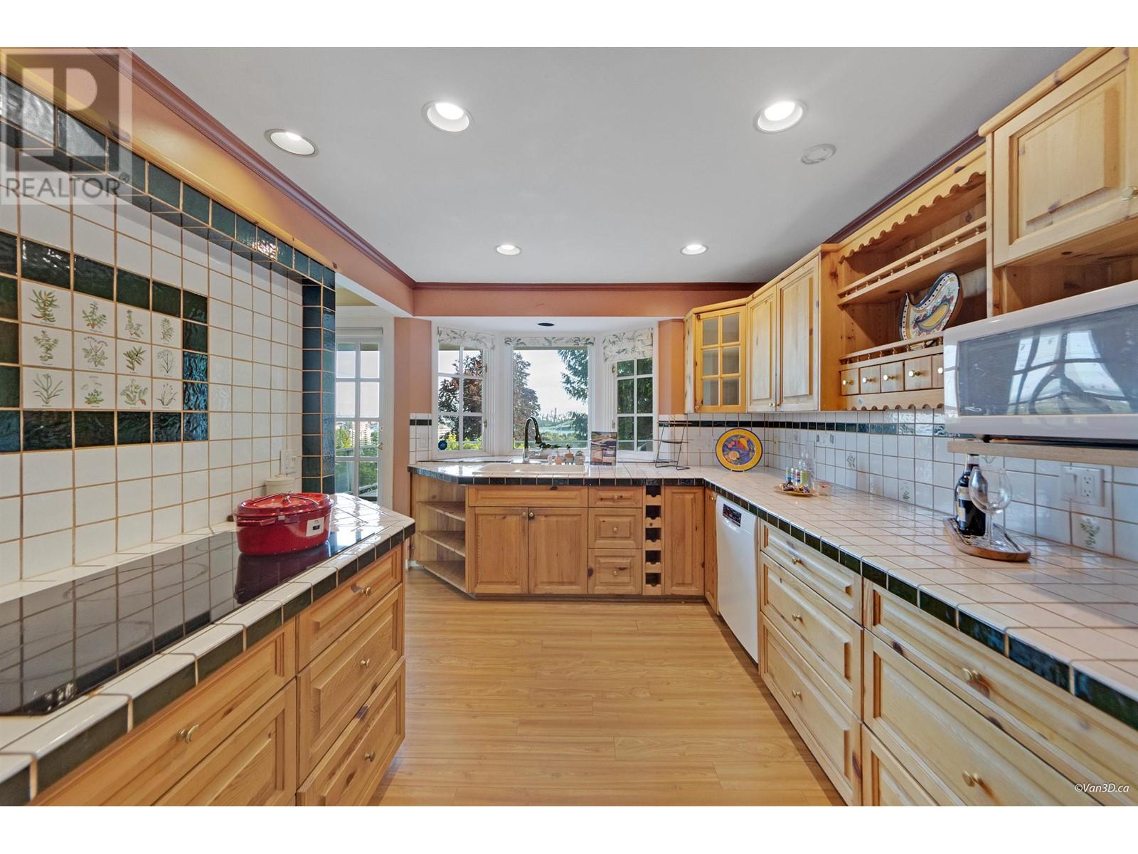 825 8th Street Property Photo 13