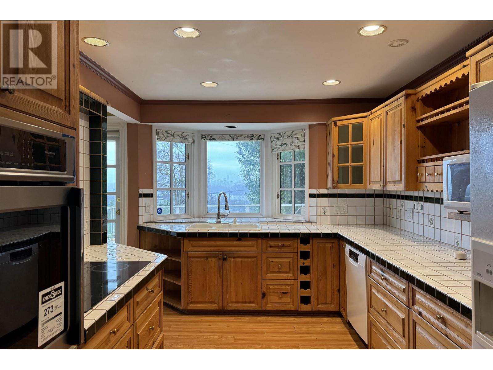 825 8th Street Property Photo 14