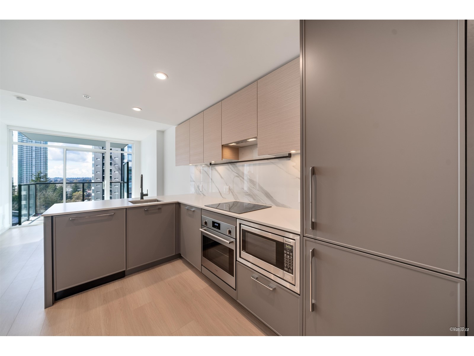 811 13725 George Junction Property Photo 1