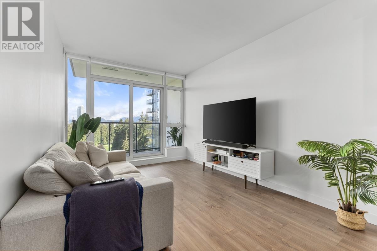 1702 585 Austin Avenue Property Photo 3