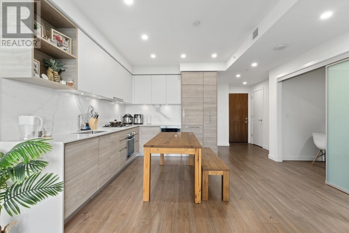 1702 585 Austin Avenue Property Photo 8