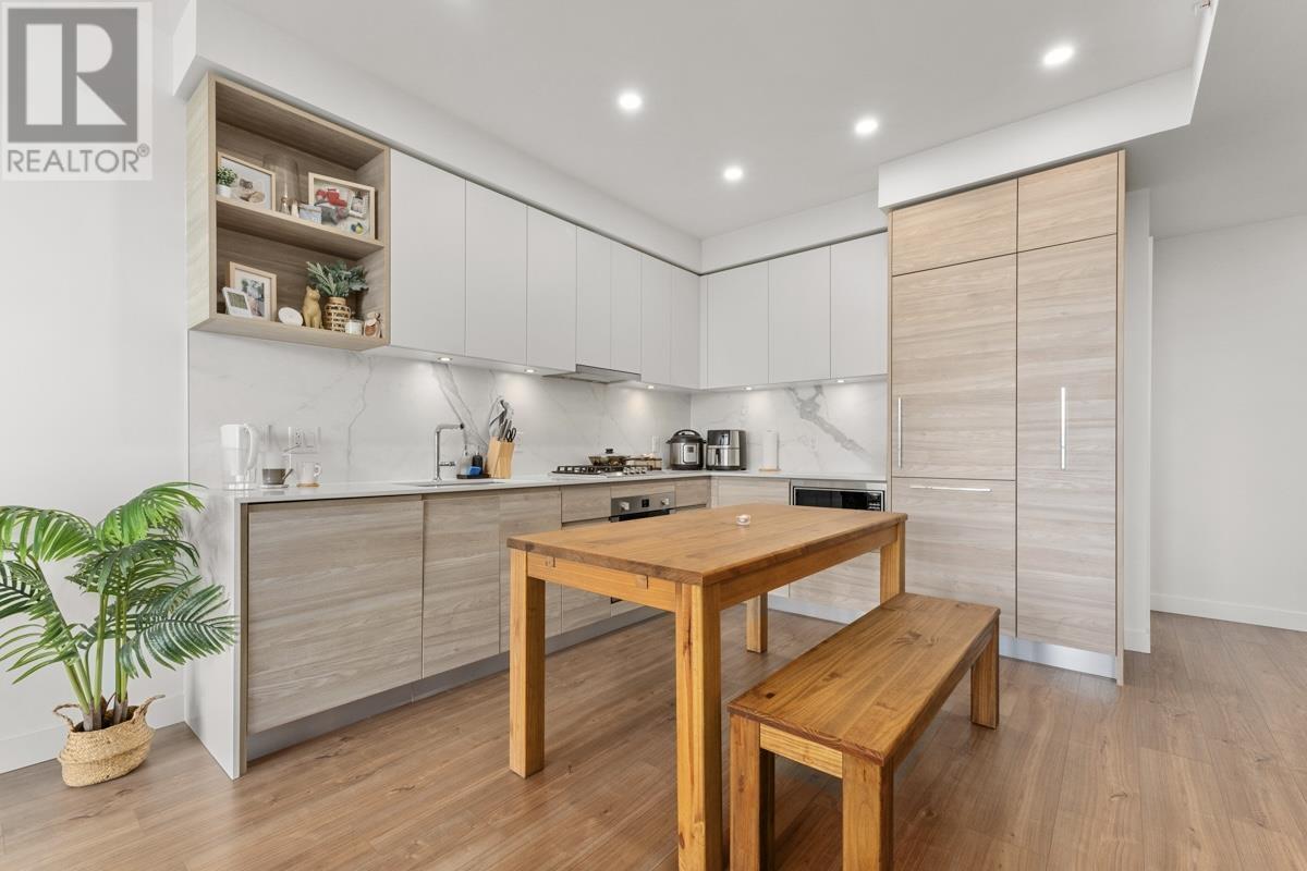 1702 585 Austin Avenue Property Photo 9