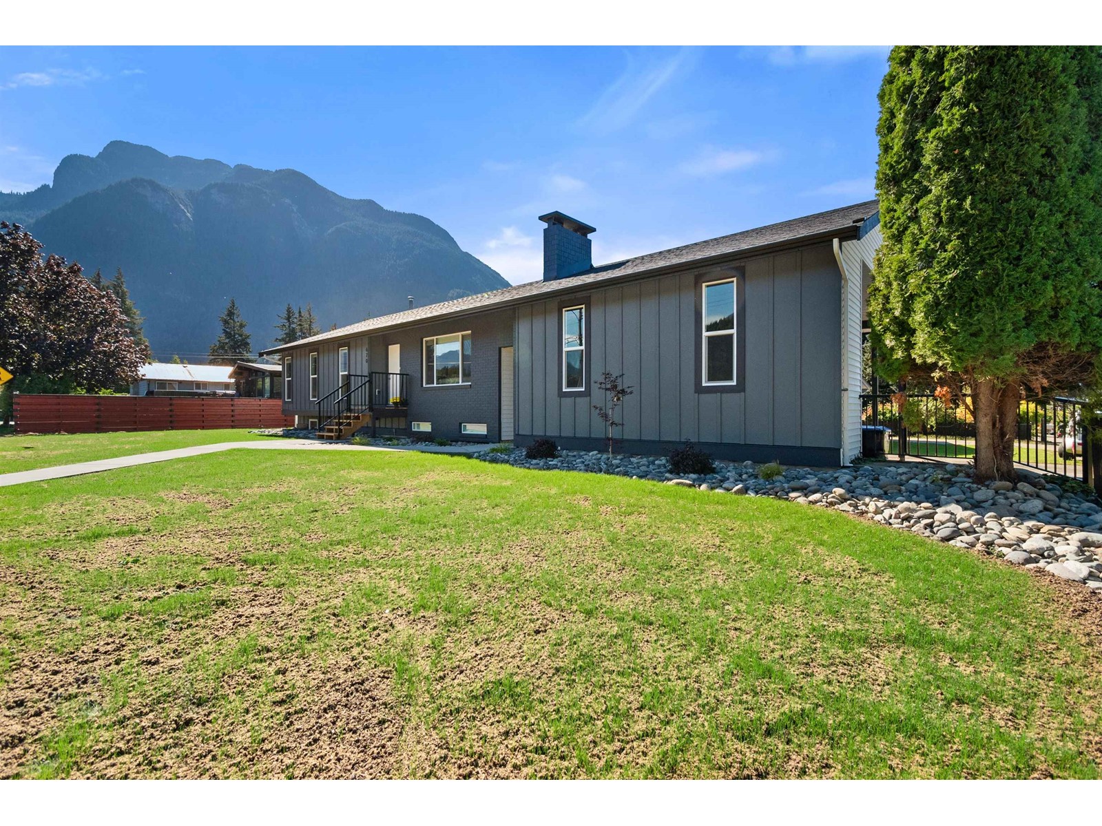 670 6th Avenue, Hope Property Photo