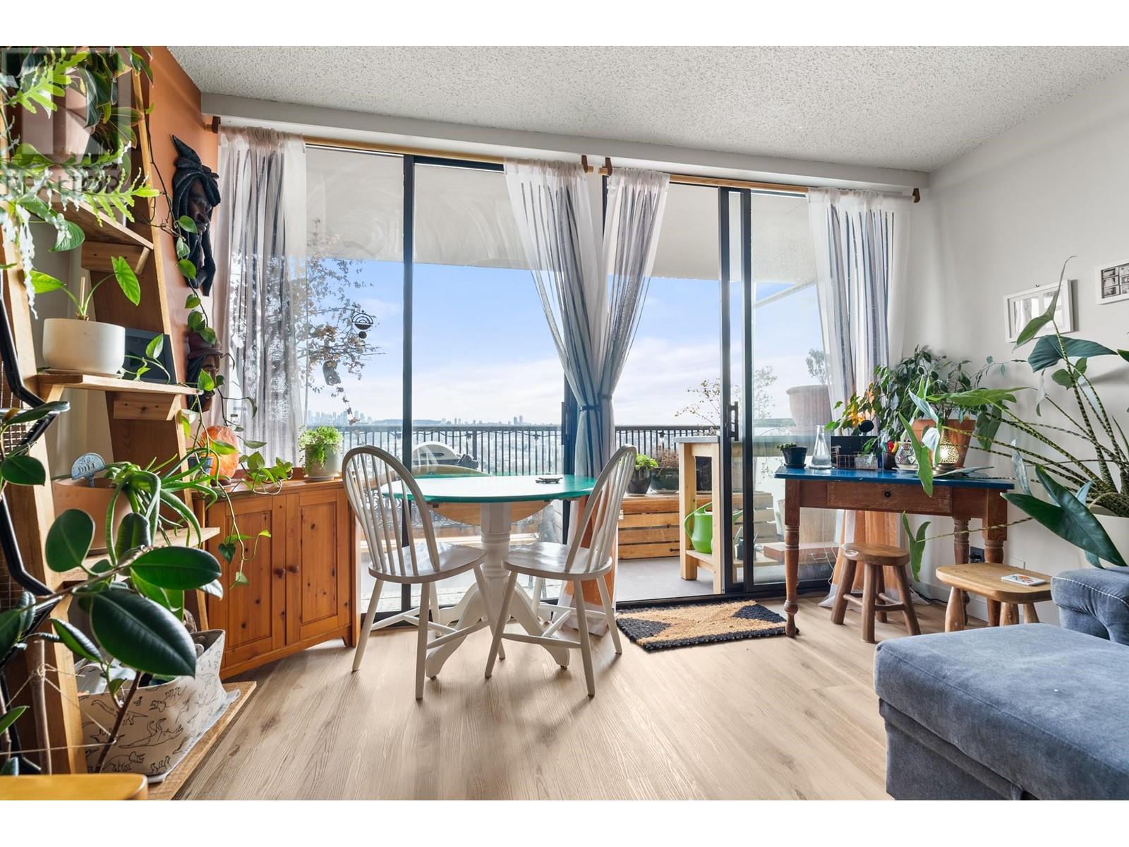 407 3740 Albert Street Property Photo