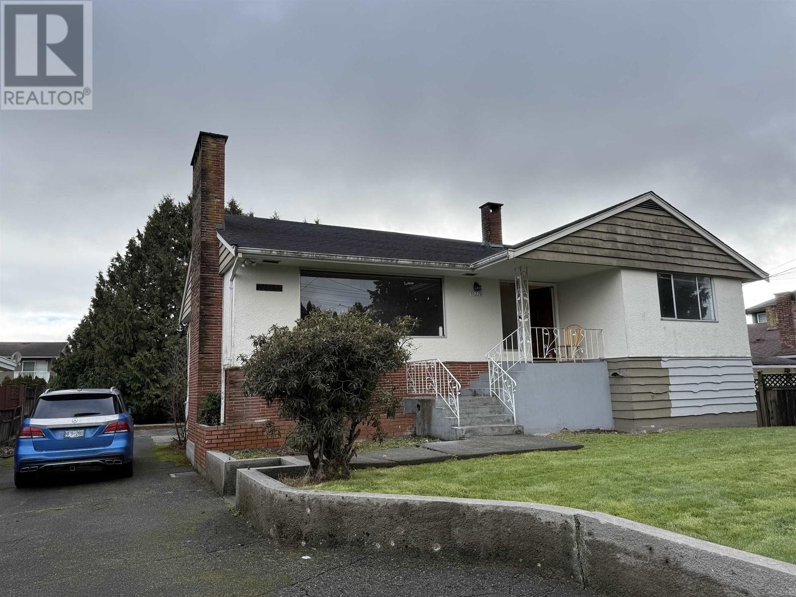 11220 King Road Property Photo 1
