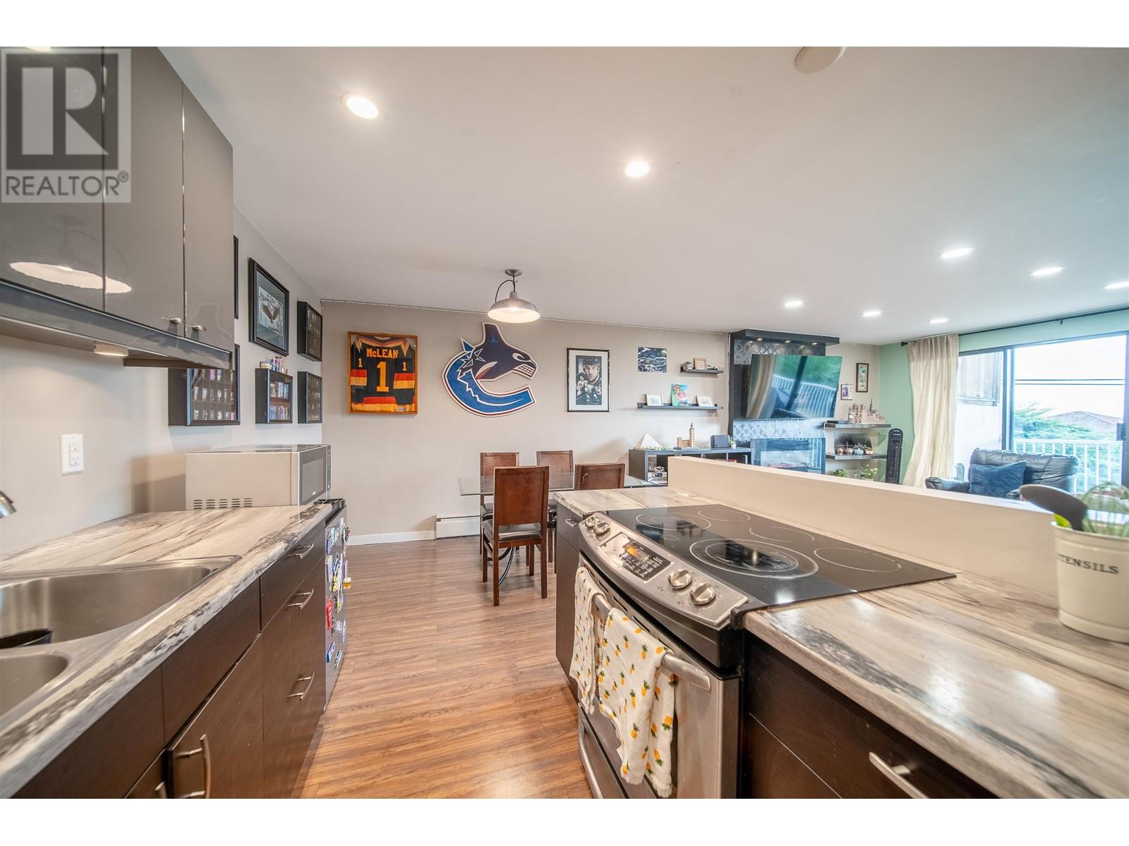 109 5340 Hastings Street Property Photo