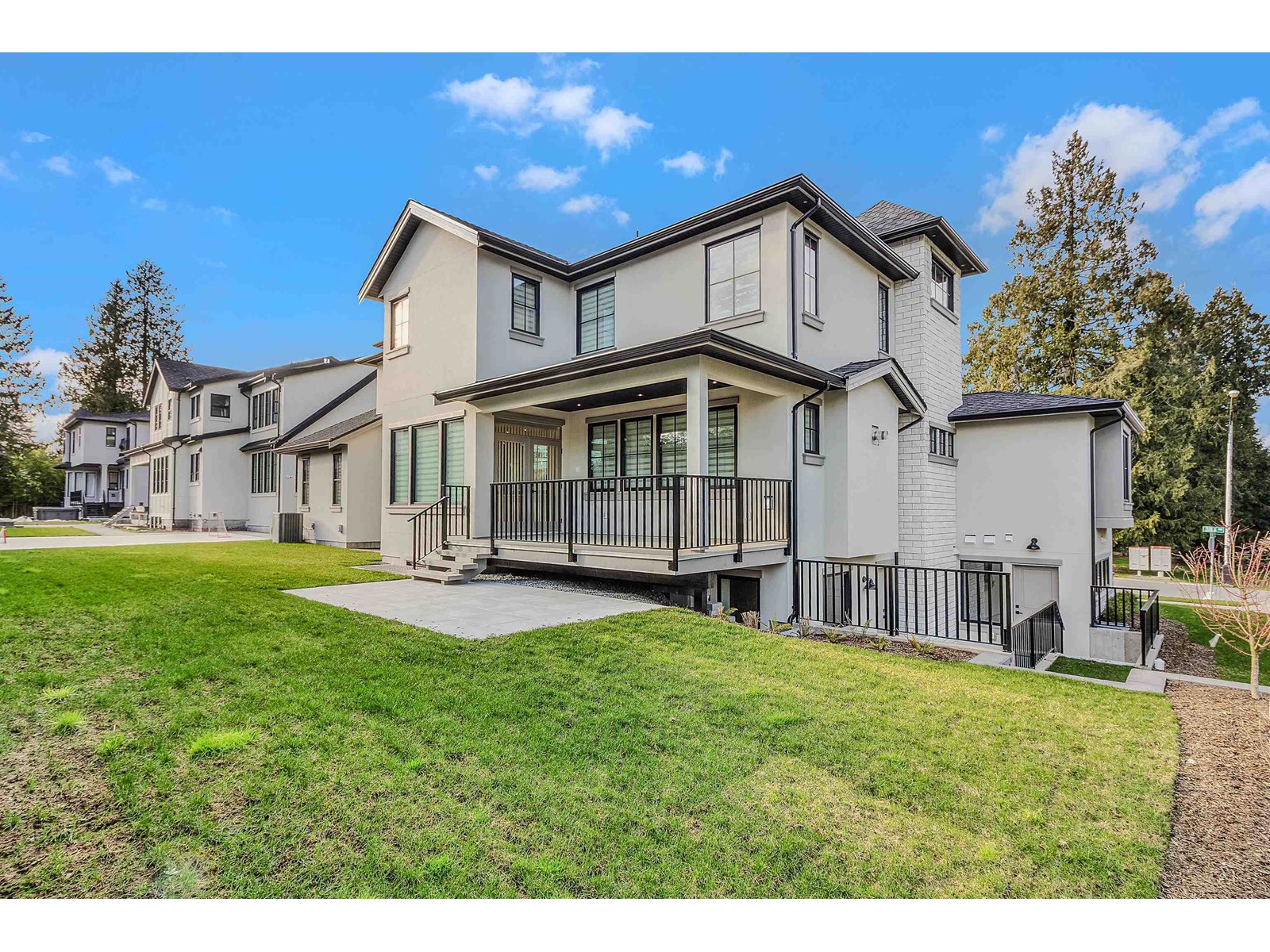 15590 38a Avenue Property Photo 5
