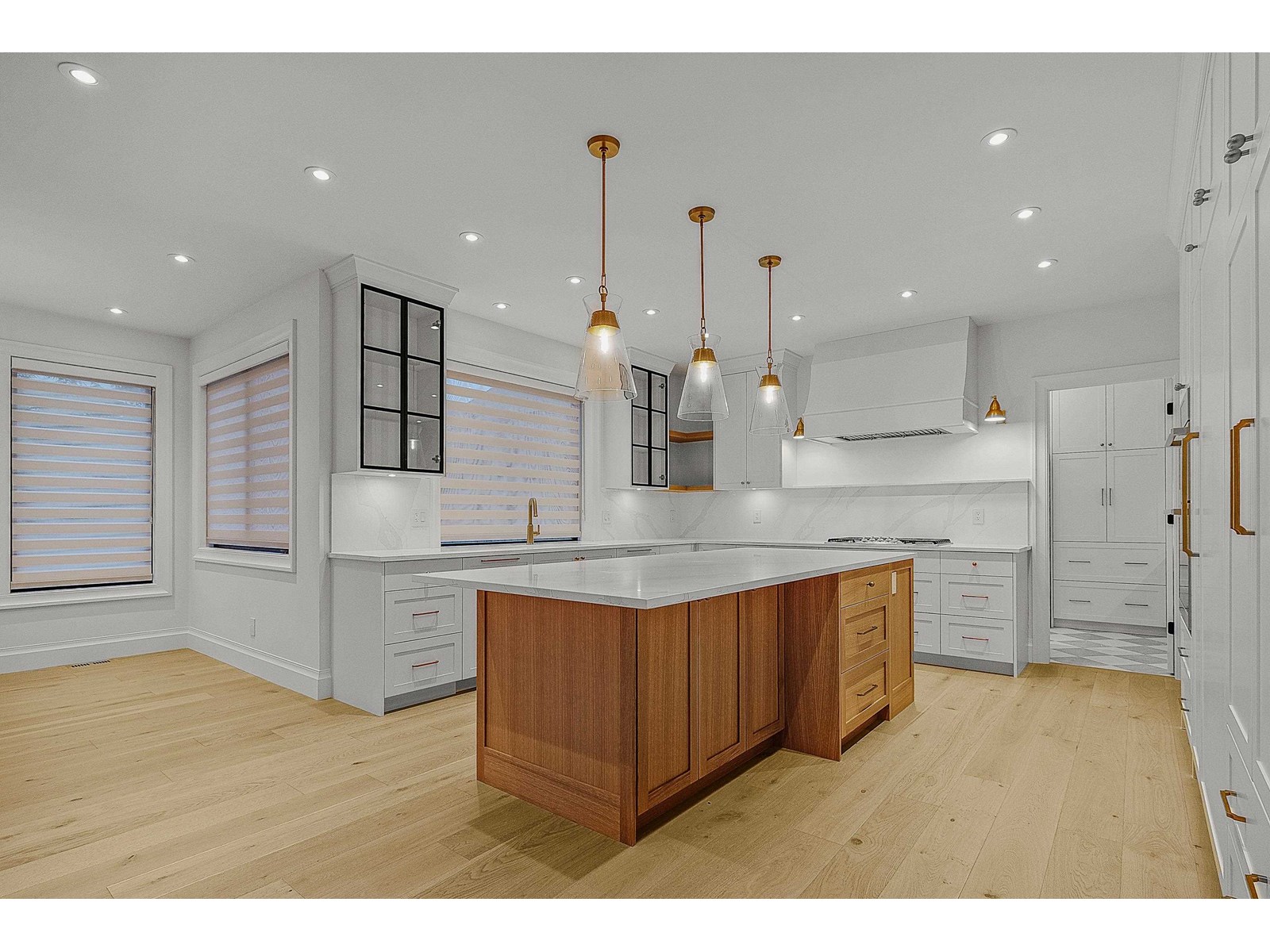 15590 38a Avenue Property Photo 8