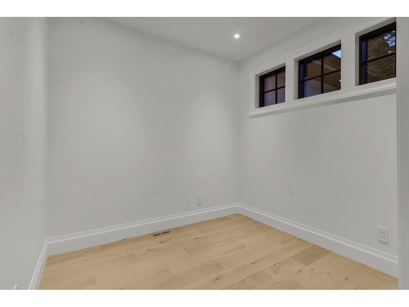 15590 38a Avenue Property Photo 14
