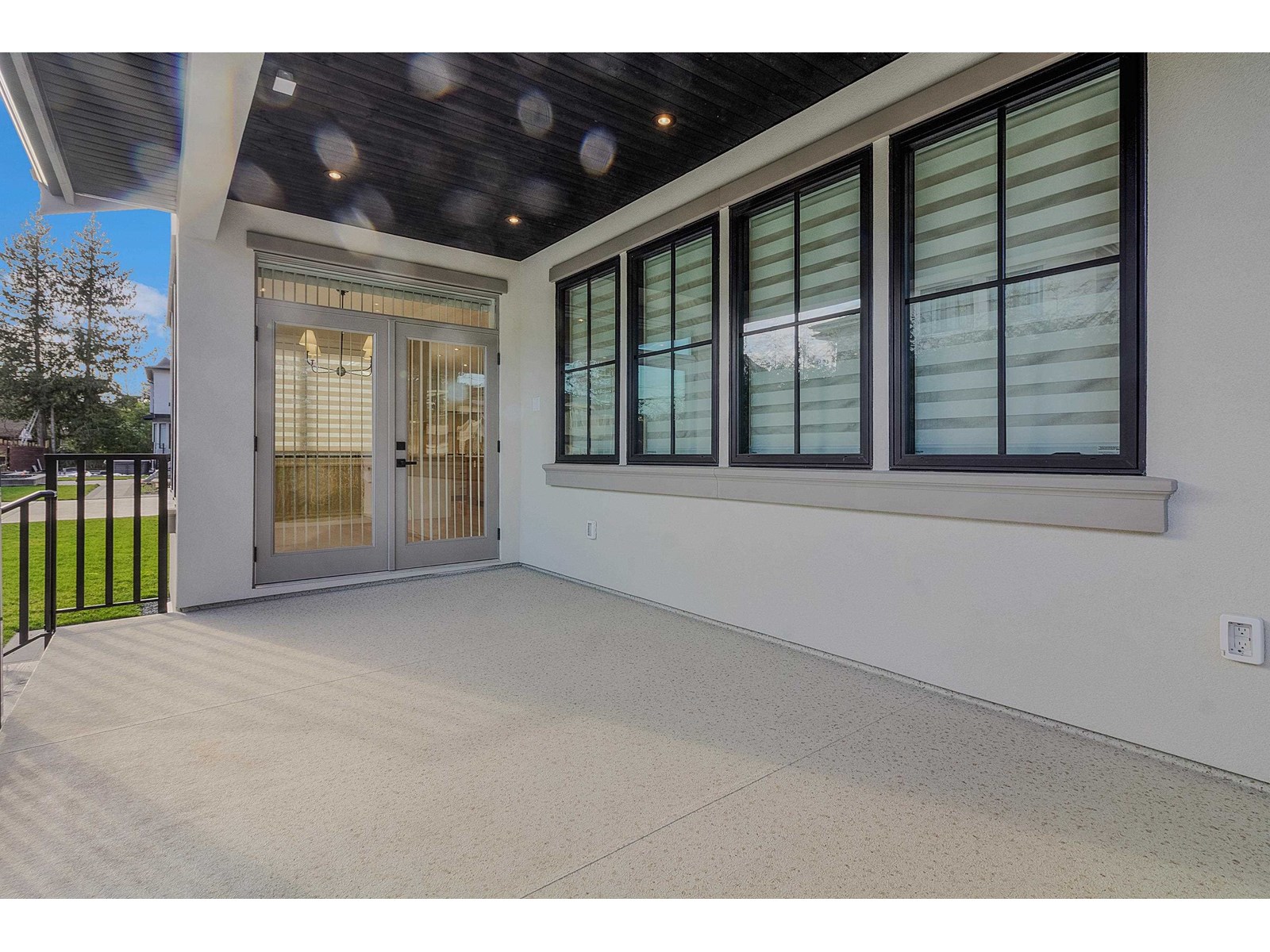 15590 38a Avenue Property Photo 15
