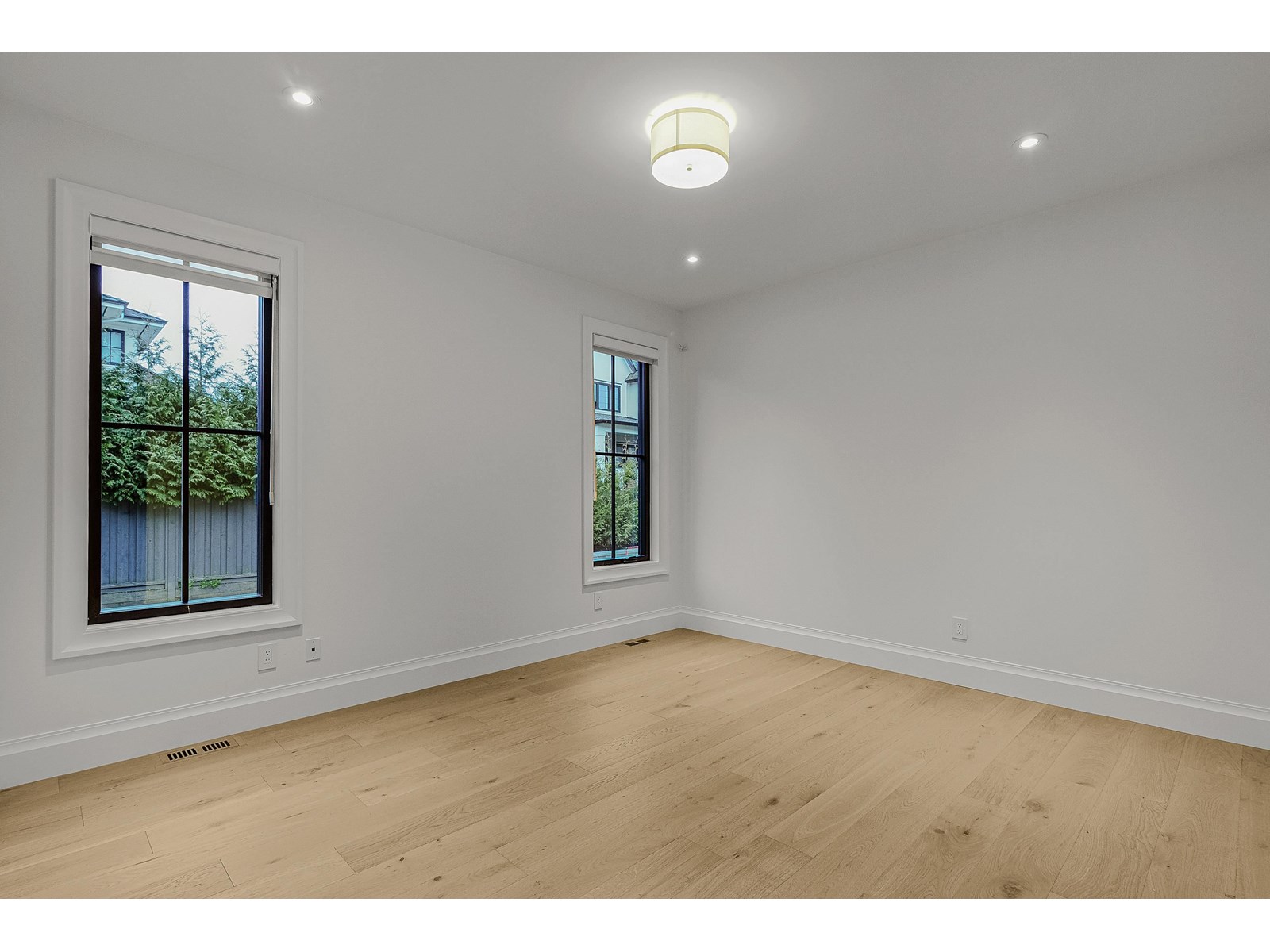 15590 38a Avenue Property Photo 16