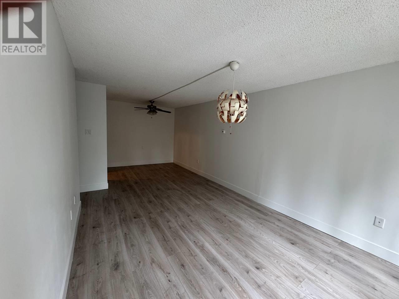 407 2008 Fullerton Avenue Property Photo 4