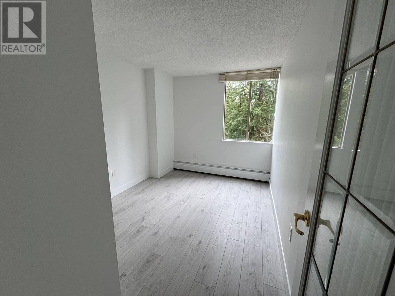 407 2008 Fullerton Avenue Property Photo 9
