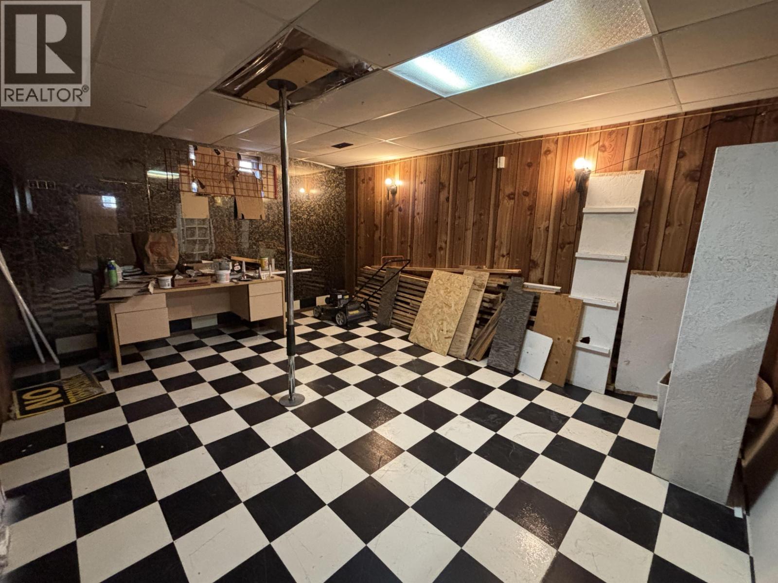 2375 Oak Street Property Photo 6