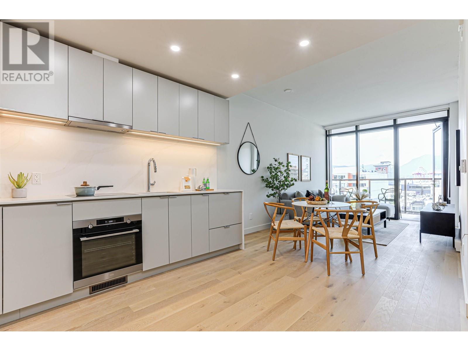 707 239 Keefer Street Property Photo 1
