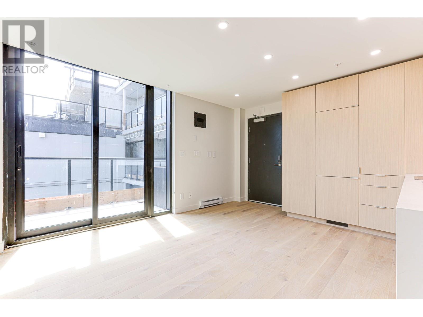704 239 Keefer Street Property Photo 1