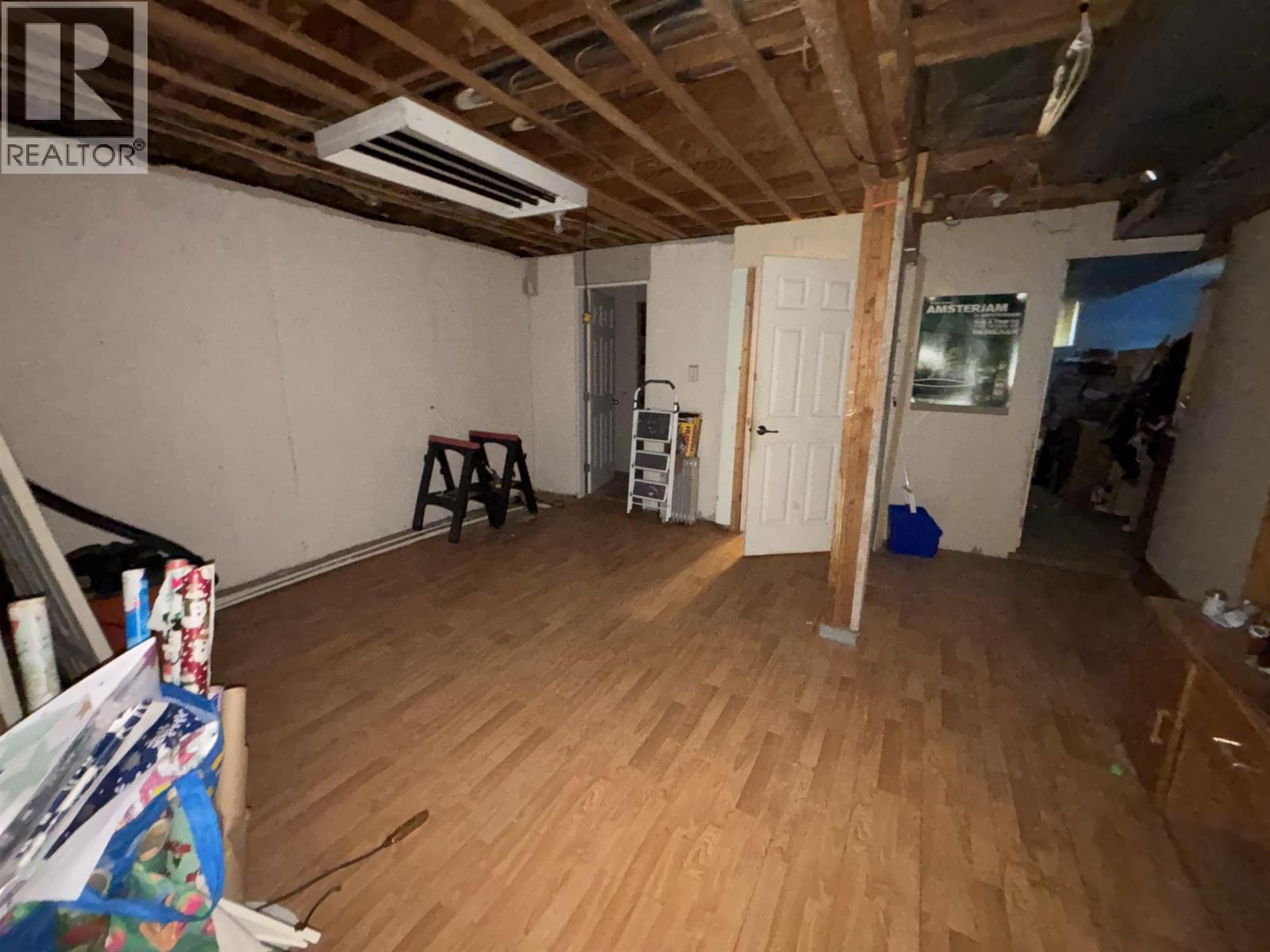 2365 Oak Street Property Photo 8